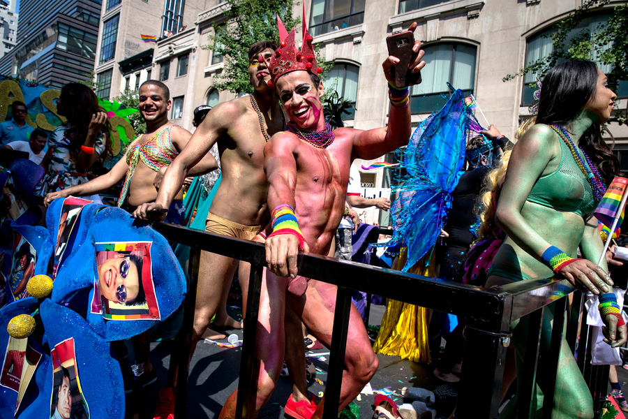 nyc gay pride march 2016