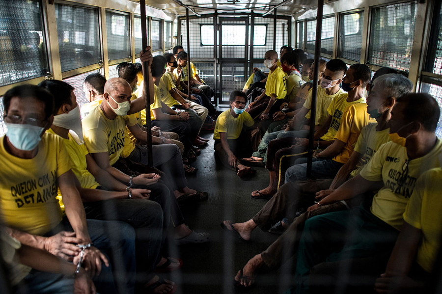 3,800 Inmates Crammed Into A Philippine Jail Built For 800 - The Atlantic