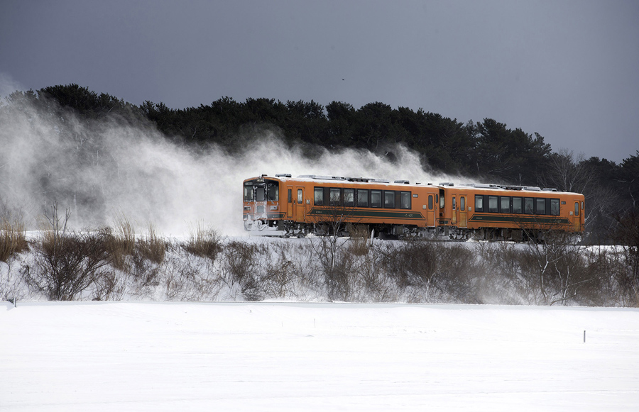 津轻铁路(Tsugaru Railway)上行驶的暖炉列车 - wuwei1101 - 西花社 津轻铁路(Tsugaru Railway)上行驶的暖炉列车 - wuwei1101 - 西花社