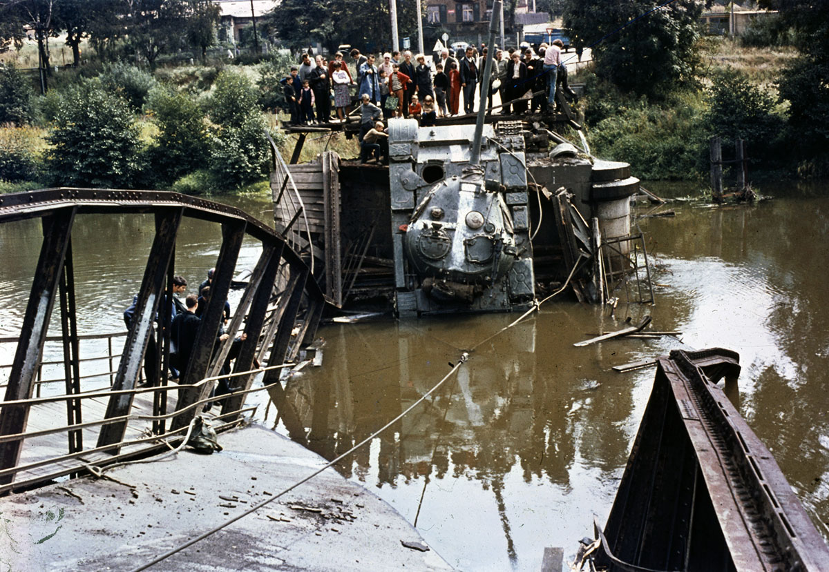 l'invasion soviétique, 1968 Main_1200