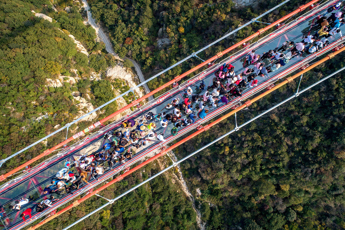 الصين.. معالم سياحية رائعة تحملك بين المنحدرات والجبال (صور)