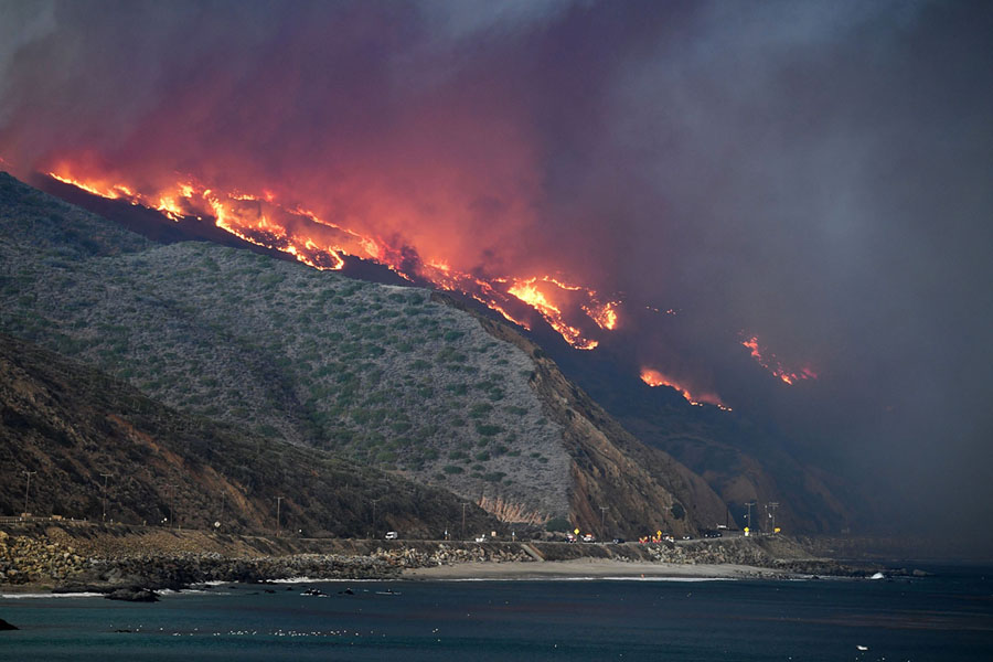 Photos: The Woolsey Fire Leaves Devastation In Malibu, California - The ...