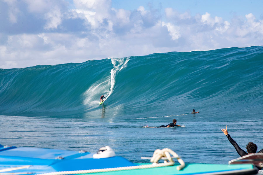 Surfing Teahupo‘o, Photos From Above and Below The Atlantic