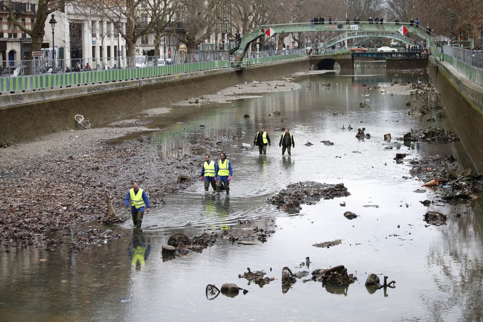 Pictures of the Trash and Treasures at the Bottom of the Canal Saint