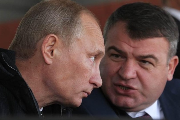 Russian President Vladimir Putin with former Defence Minister Anatoly Serdiukov, who Spanish prosecutors allege was an ally of Petrov and his criminal organisation. (Sasha Mordovets/Getty Images)