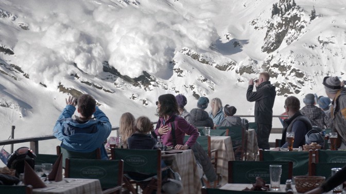 avalanche moves towards diners in