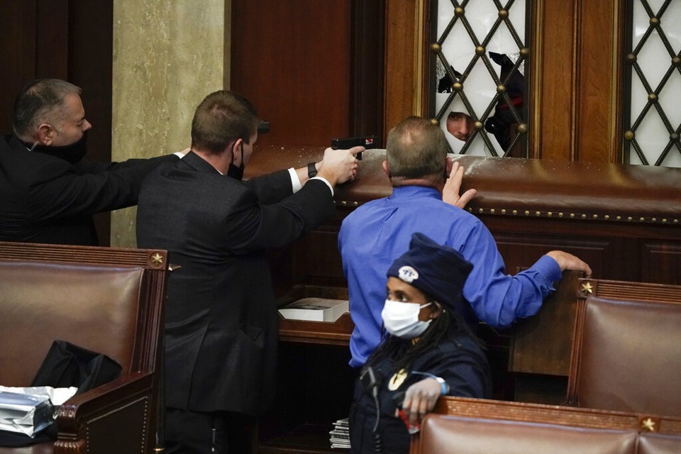 guns pulled at people breaching door in capitol building