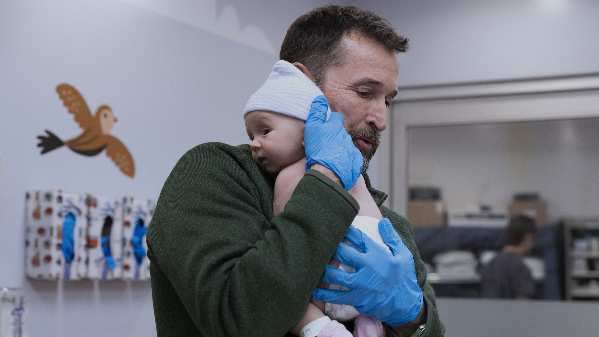 Dr. Robby (Noah Wyle) holding a baby on 'The Pitt'