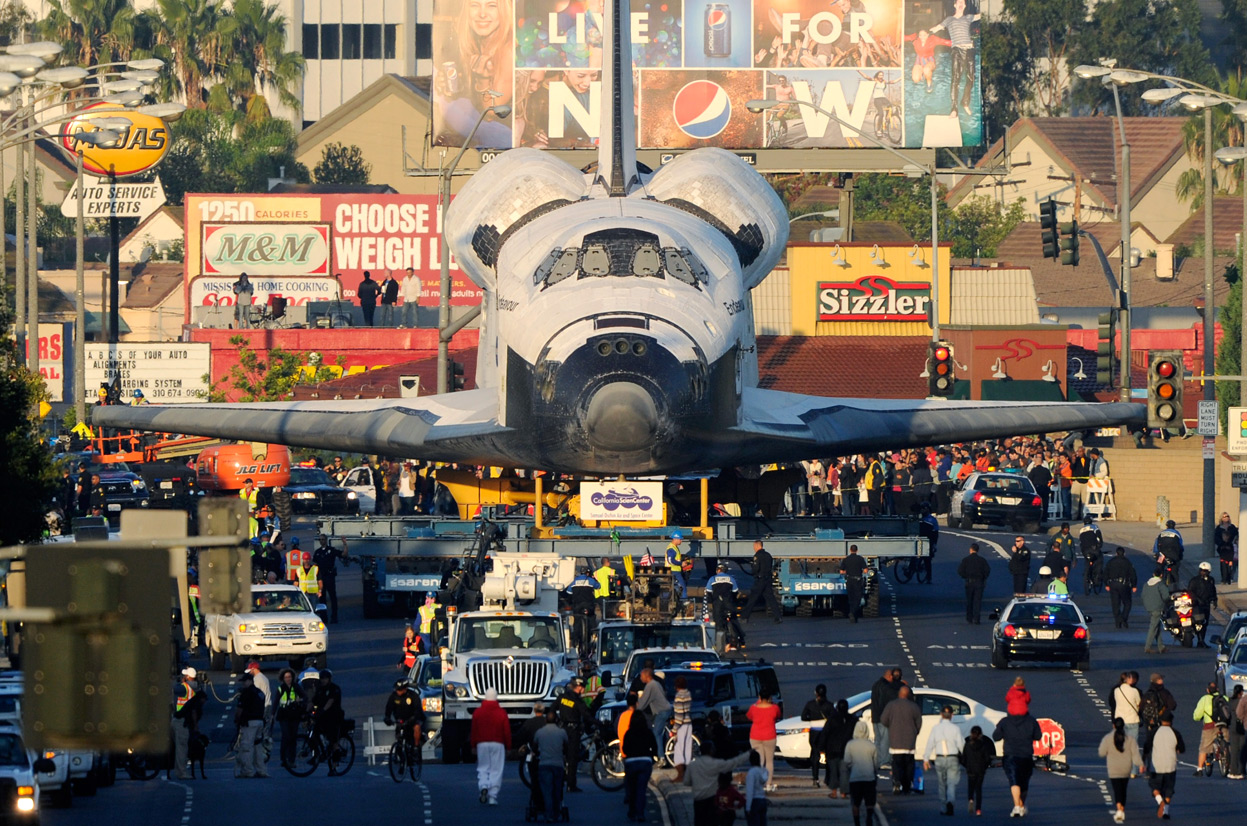 moving space shuttle