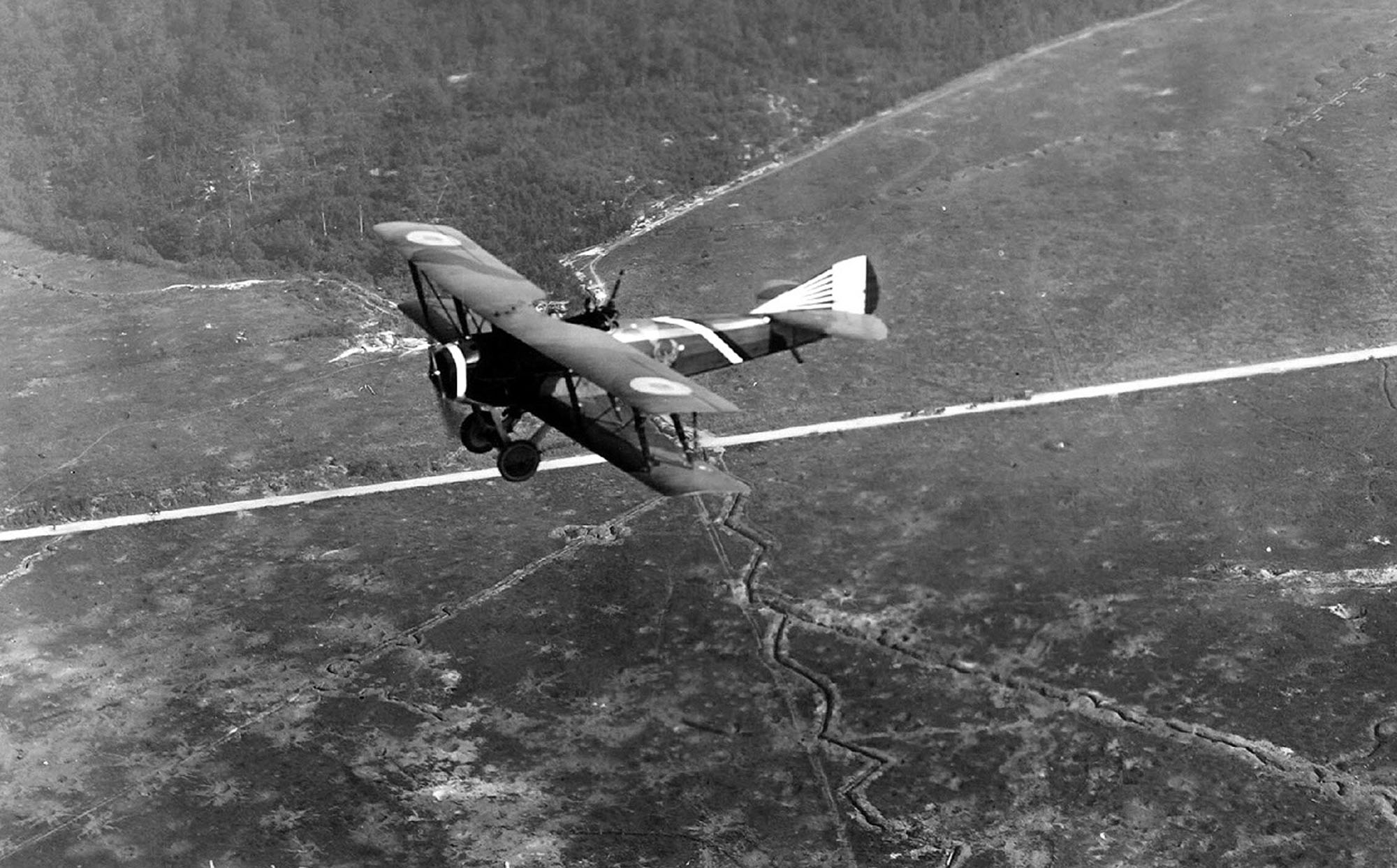 airplanes with machine guns in ww1