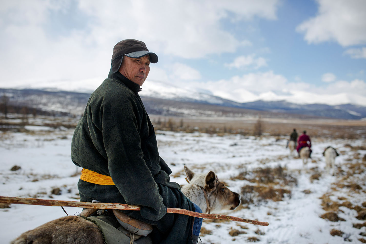 Riding to the Tsaatan Reindeer Camp in Mongolia, image size:1500x1000