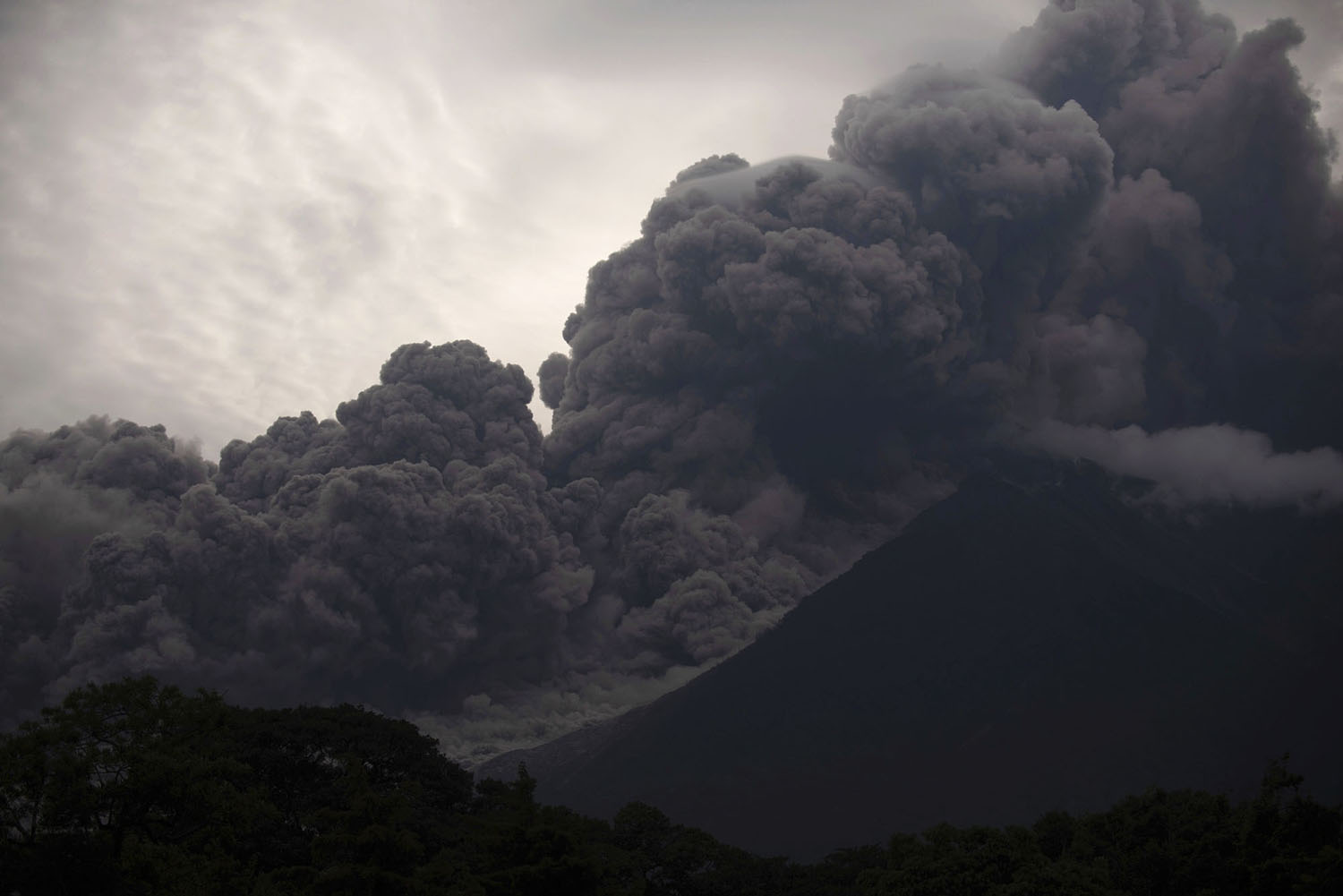 Photos From The Deadly Eruption Of Guatemala S Fuego Volcano The Atlantic