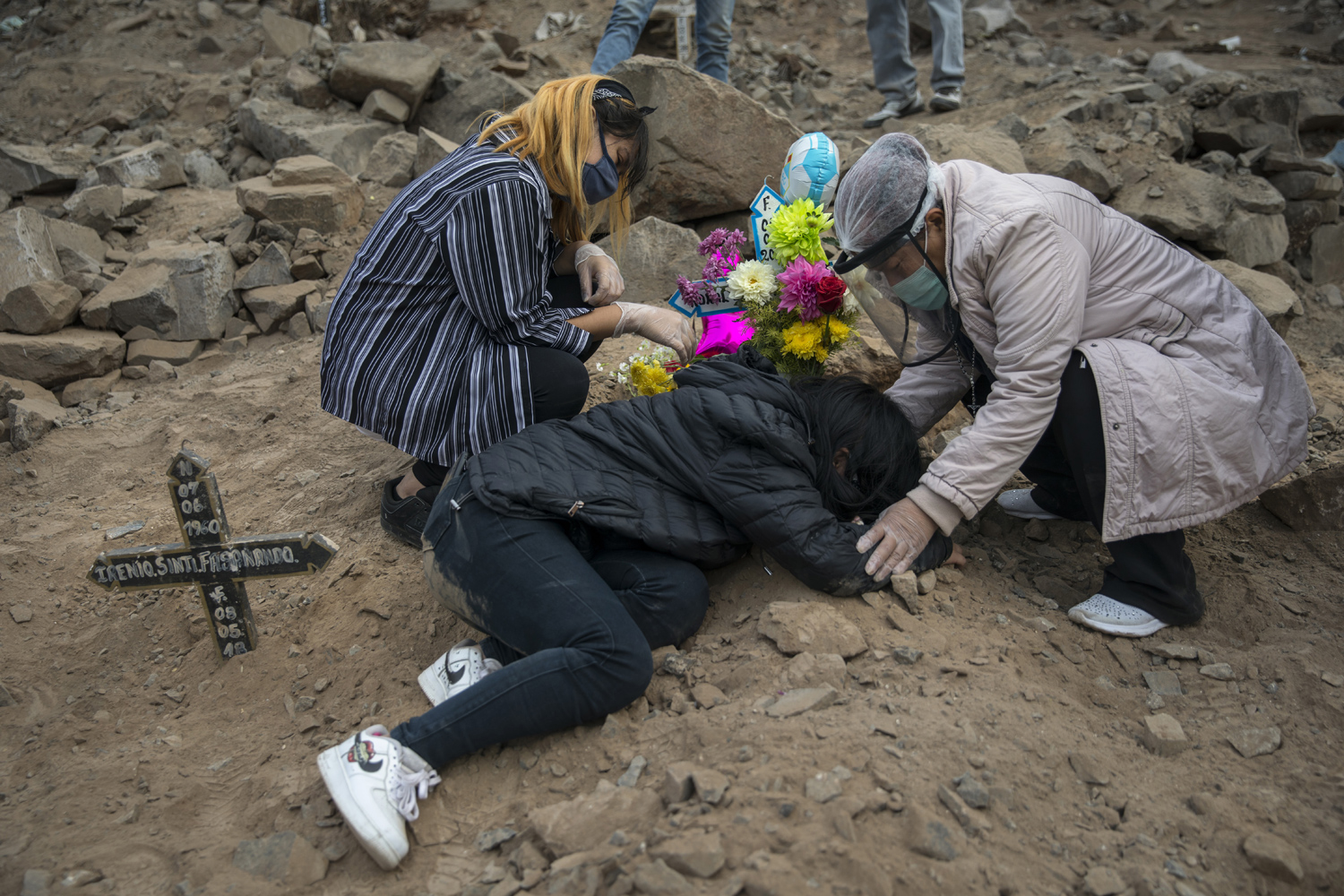 The Lonely Work of Performing Funerals in Lima, Peru - The Atlantic