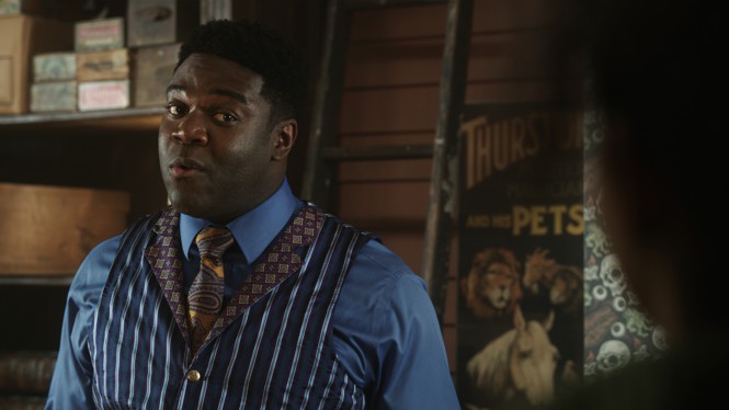 Sam Richardson offering a knowing look in "Hocus Pocus 2"
