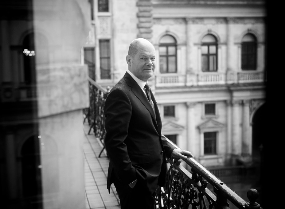 Olaf Scholz photographed outside