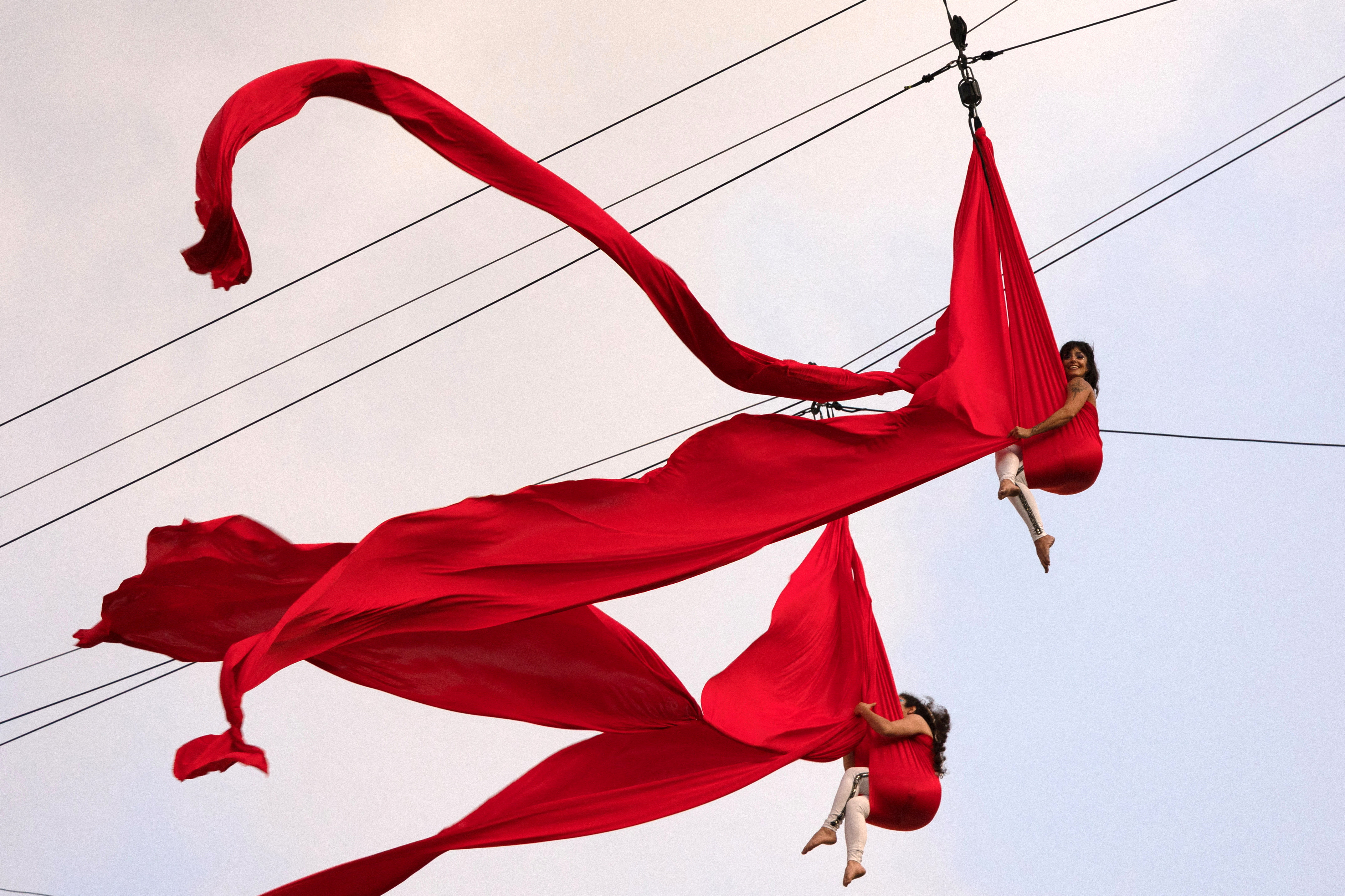 Dancers perform an aerial circus act during the Virada⁢ cultural event in São Paulo, Brazil.