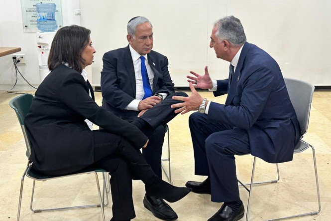 Picture of Reza Pahlavi meeting with Israeli Prime Minister Benjamin Netenyahu and Israeli Minister of Intelligence, Gila Gamliel in West Jerusalem on April 17, 2023. 