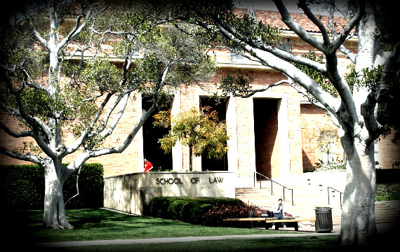 570_UCLA_School_of_Law_south_entrance_Wikimedia.jpg