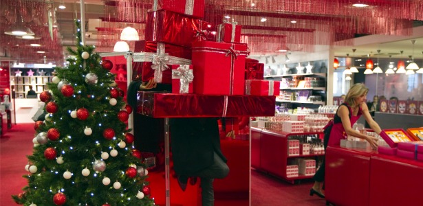 615_Christmas_Store_Display.jpg