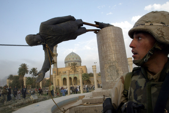 Saddam_Statue_Falls_Reuters.jpg