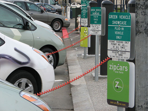 800px-Charging_stations_in_SF_City_Hall_02_2009_02.jpg