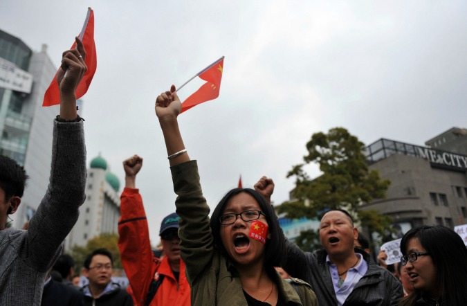 chinaflagprotest.jpg