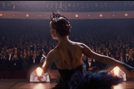 Til ære for perforere Lav en seng Does 'Black Swan' Bring Out Natalie Portman's Dark Side? - The Atlantic