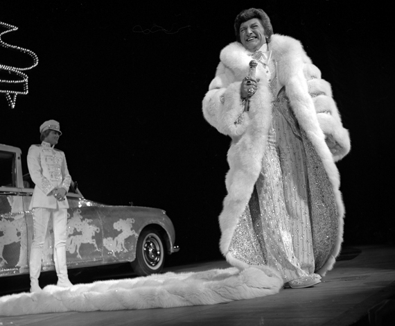 Liberace in Virgin Fox Fur with Scott Thorson on stage at Las Vegas Hilton 1979 (2).jpg