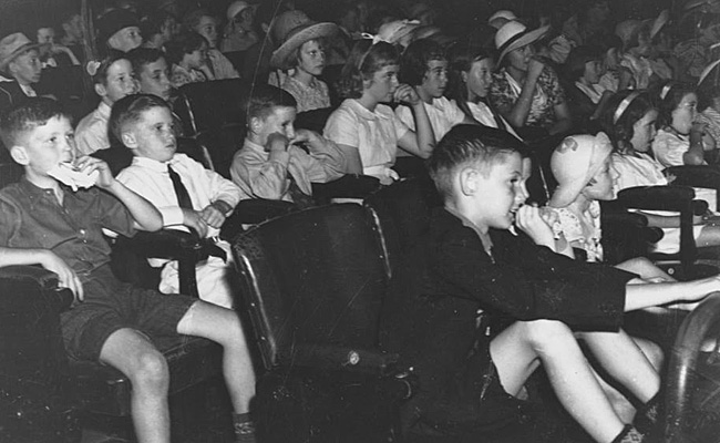 StateLibQld_1_126251_Children_inside_the_Cremorne_Theatre,_Brisbane,_1938.jpg