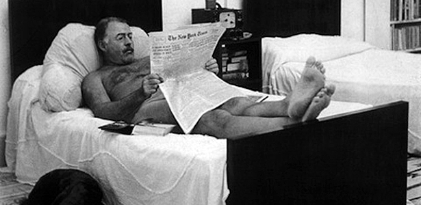 Of Course Hemingway Read the Paper in the Nude: Photos of Authors at Home -  The Atlantic