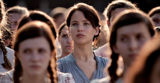 hunger games katniss crowd meslow lionsgate 615.jpg