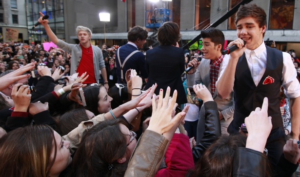 one direction screaming fans 615.jpg