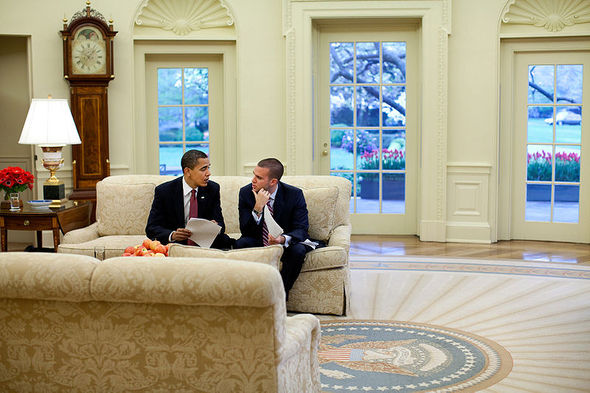 800px-Barack_Obama_and_Jon_Favreau_in_the_Oval_Office.jpg