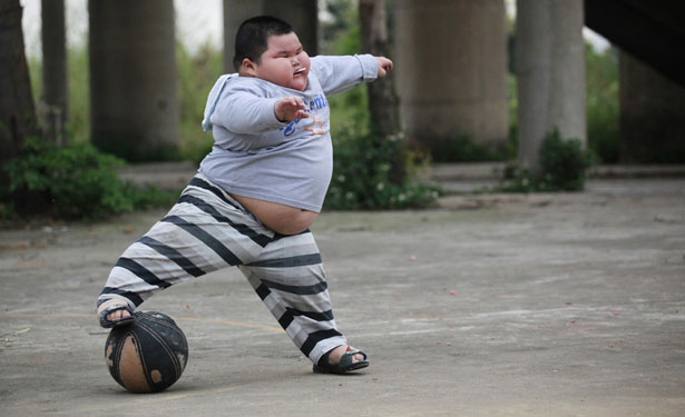 obese-children-playing