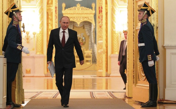 Putin walking.jpg