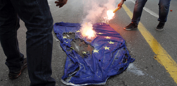 burning-EU-flag.jpg