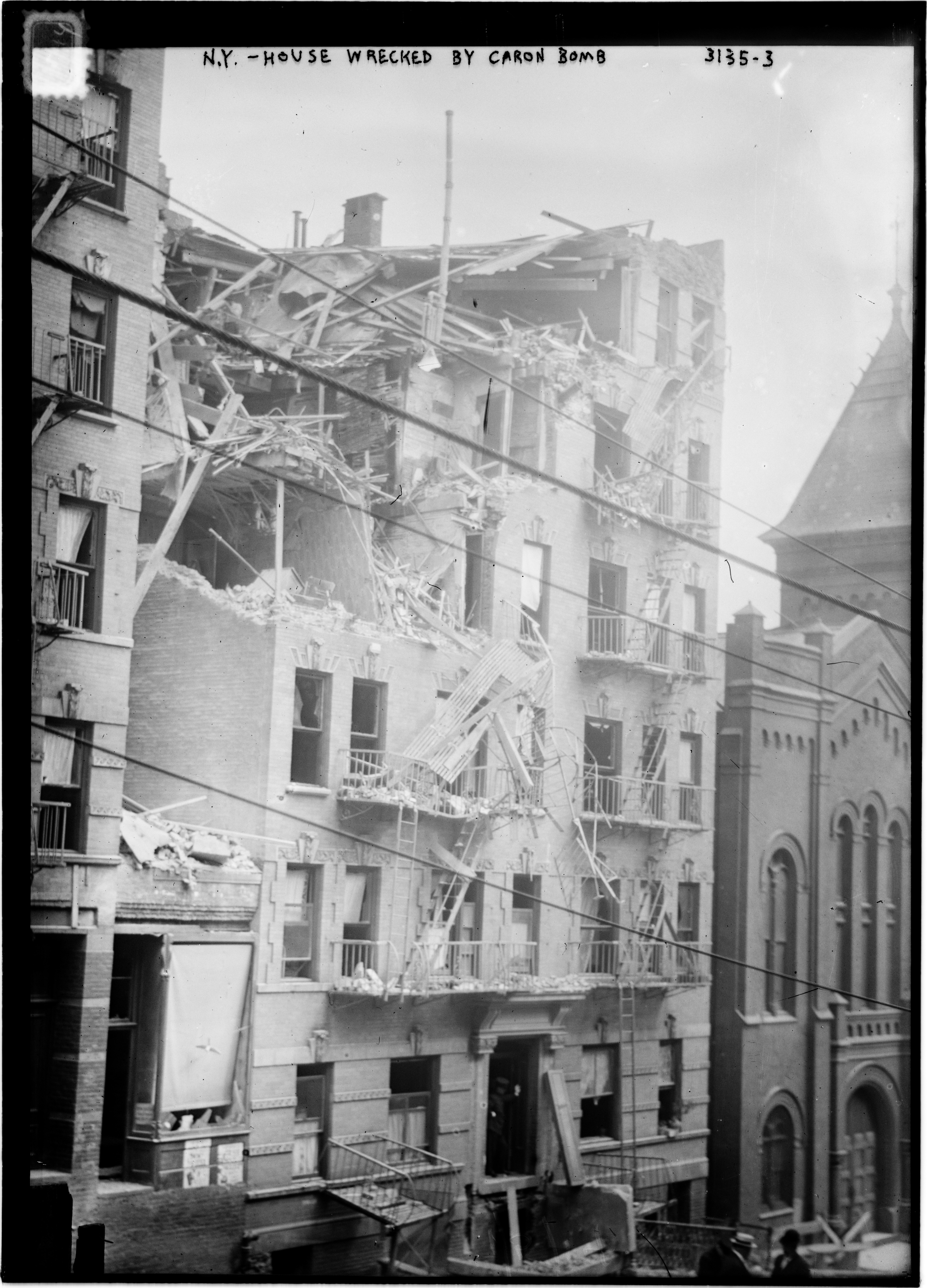 New_York_house_wrecked_by_Caron_bomb_(LOC_ggbain.16476).jpg