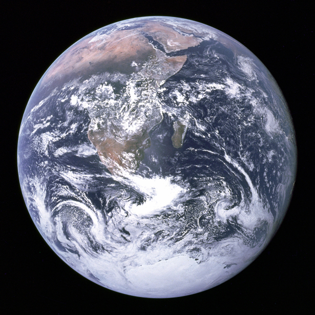 The_Earth_seen_from_Apollo_17-615.jpg