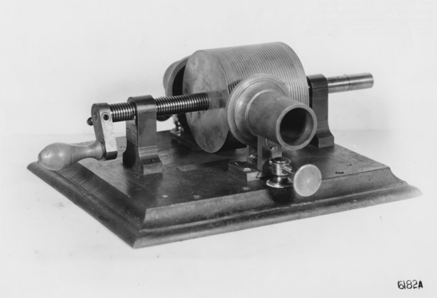 First phonograph, 1877.jpg