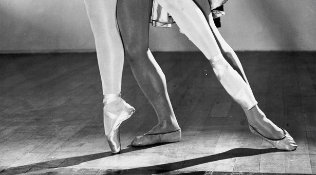 chokerende Hukommelse lilla Ballet Shoes and Ballerinas as Technology: A History En Pointe - The  Atlantic