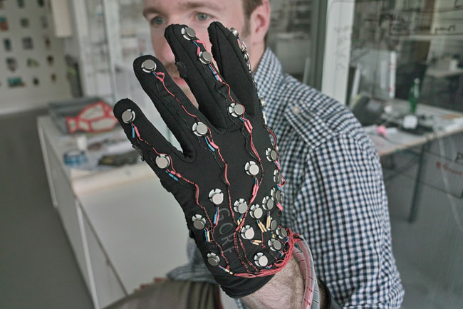 SKULL WRITING GLOVES