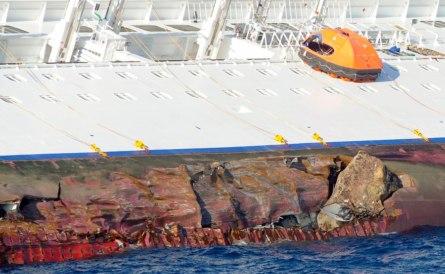 cruise ship shipwreck