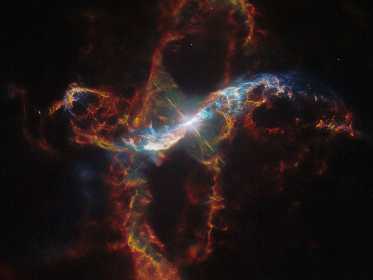 Day 23 of the 2024 Space Telescope Advent Calendar: A Spray of