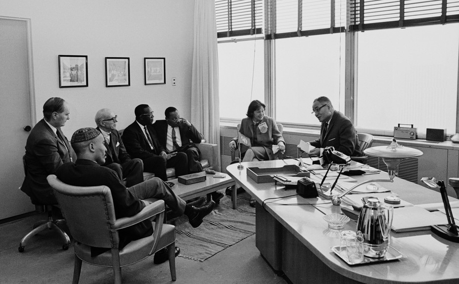 King with anti-war activists at UN meeting