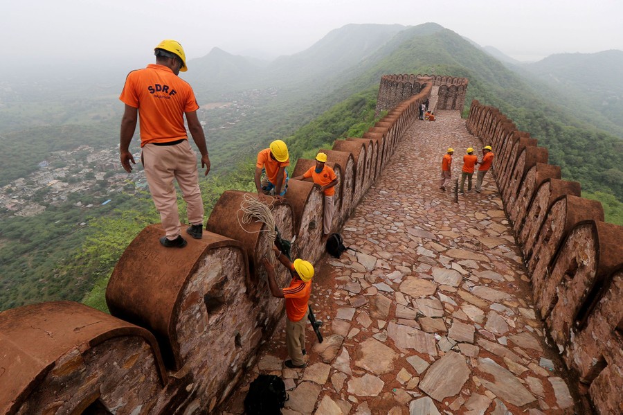 Workers on the wall of a hilltop fortress