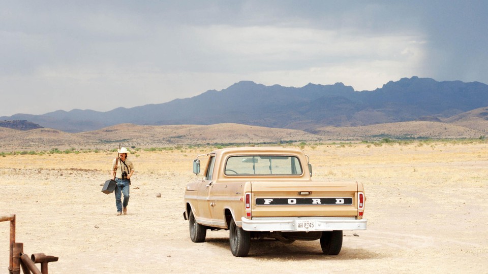 A still showing the Western landscape and a truck in the film "No Country for Old Men"