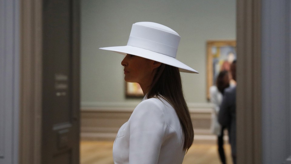 Melania Trump wears a white hat in the National Gallery of Art.