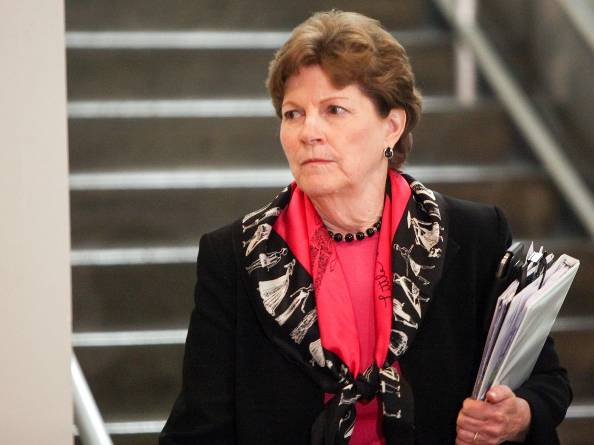 A Challenge For Iowa N H Members Keeping Campaign Staff The Atlantic