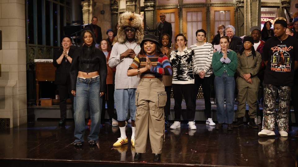 Quinta Brunson with the cast of "SNL"