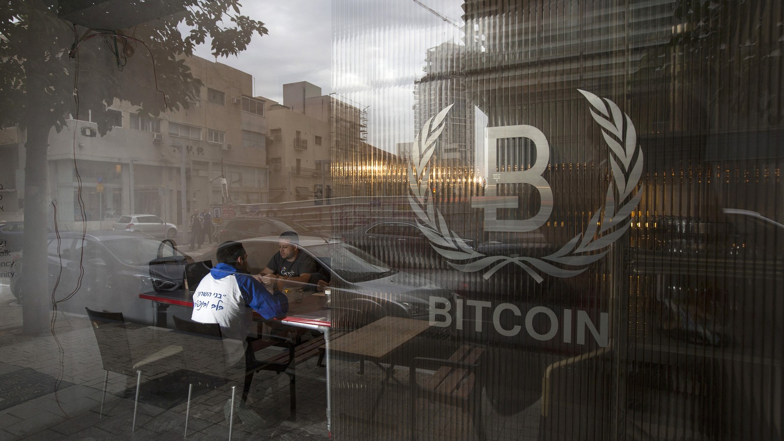 Cryptocurrency nick land (82) foto